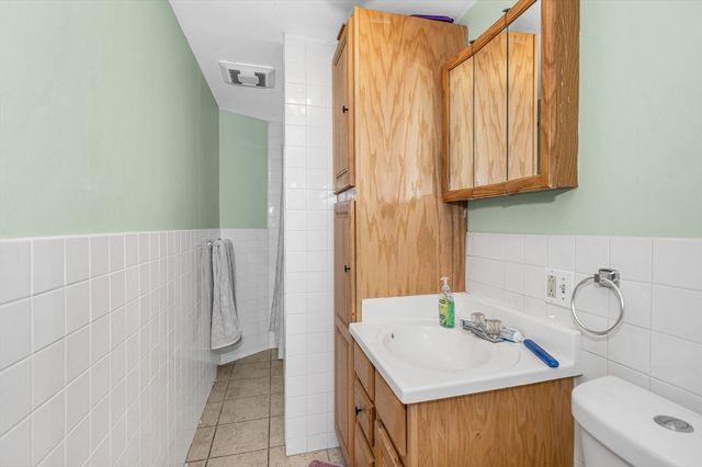 81 Fourth Avenue, Lowell, MA 01854