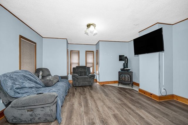 81 Fourth Avenue, Lowell, MA 01854