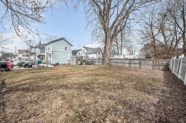 81 Fourth Avenue, Lowell, MA 01854