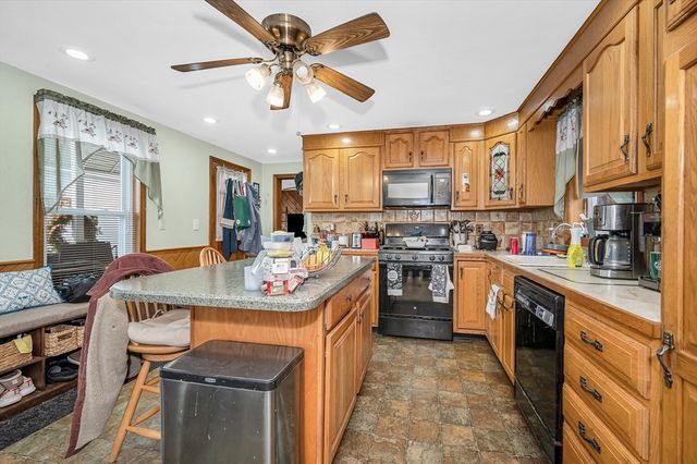 81 Fourth Avenue, Lowell, MA 01854