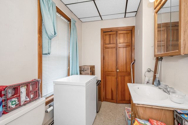 81 Fourth Avenue, Lowell, MA 01854