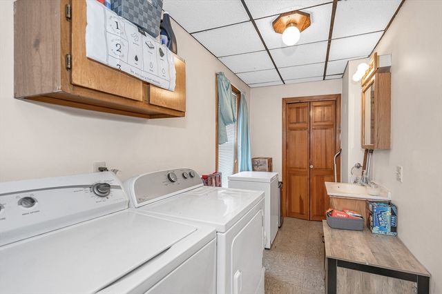 81 Fourth Avenue, Lowell, MA 01854