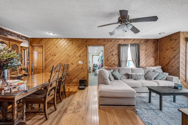 81 Fourth Avenue, Lowell, MA 01854