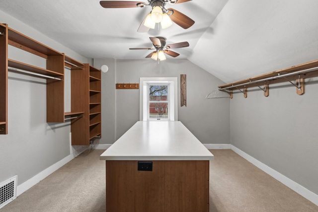 2237 Washington AVENUE, Cedarburg, WI 53012