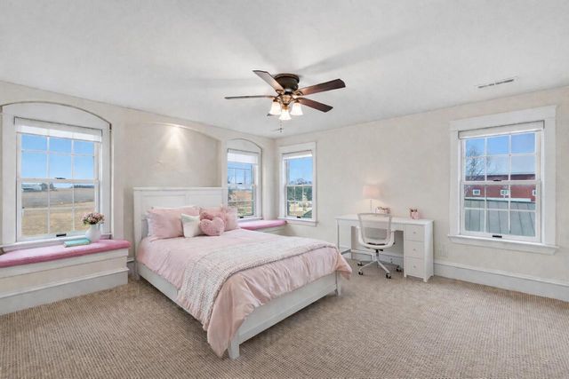 2237 Washington AVENUE, Cedarburg, WI 53012