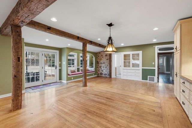 2237 Washington AVENUE, Cedarburg, WI 53012