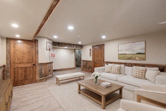 2237 Washington AVENUE, Cedarburg, WI 53012