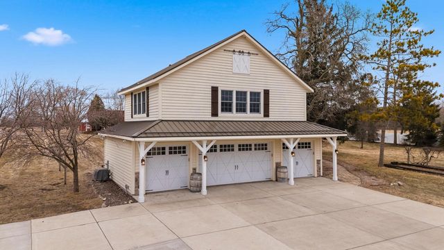 2237 Washington AVENUE, Cedarburg, WI 53012