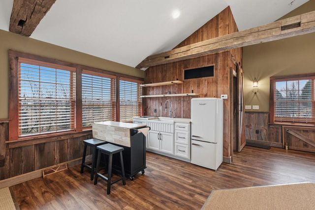 2237 Washington AVENUE, Cedarburg, WI 53012