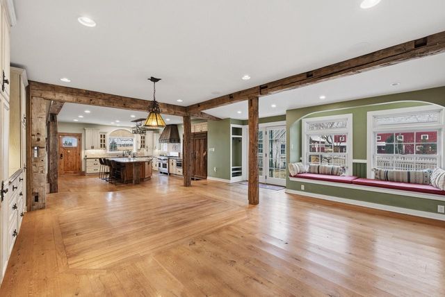 2237 Washington AVENUE, Cedarburg, WI 53012