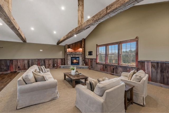 2237 Washington AVENUE, Cedarburg, WI 53012