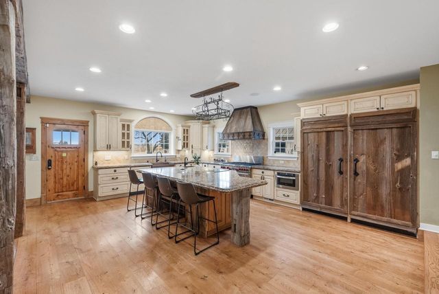 2237 Washington AVENUE, Cedarburg, WI 53012