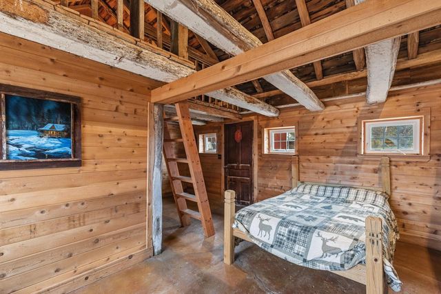 2237 Washington AVENUE, Cedarburg, WI 53012