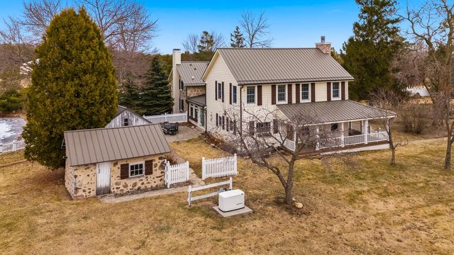 2237 Washington AVENUE, Cedarburg, WI 53012
