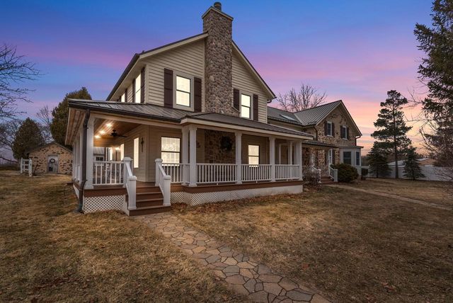 2237 Washington AVENUE, Cedarburg, WI 53012