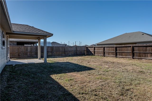 9514 English Oak Dr, Corpus Christi, TX 78410