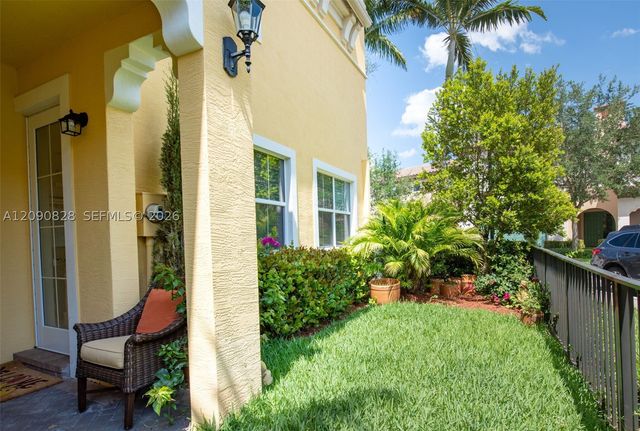 12410 NW 33rd St, Sunrise, FL 33323