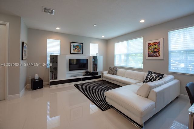12410 NW 33rd St, Sunrise, FL 33323