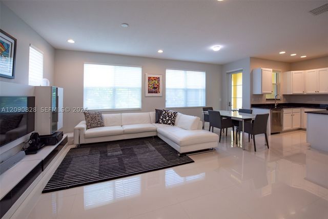 12410 NW 33rd St, Sunrise, FL 33323