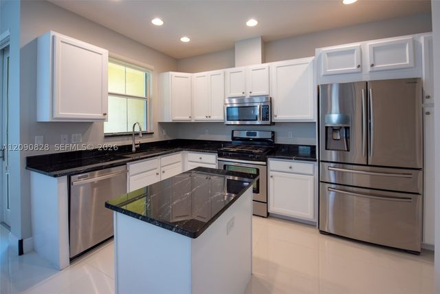 12410 NW 33rd St, Sunrise, FL 33323