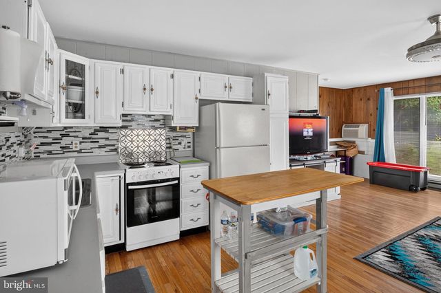 1423 HALLOWELL LN, New Windsor, MD 21776