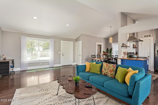 1118 E WICKIEUP Lane, Phoenix, AZ 85024