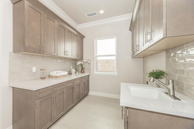 11421 N Live Oak Drive, Fresno, CA 93730