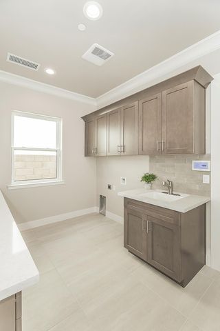 11421 N Live Oak Drive, Fresno, CA 93730