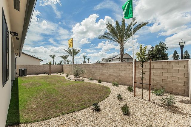 11421 N Live Oak Drive, Fresno, CA 93730