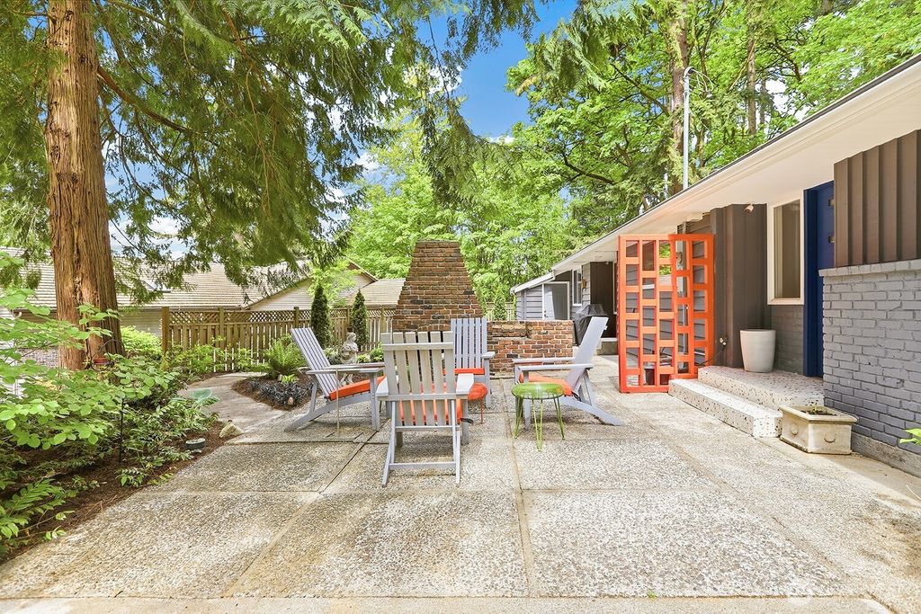 19563 38th Avenue NE, Lake Forest Park, WA 98155