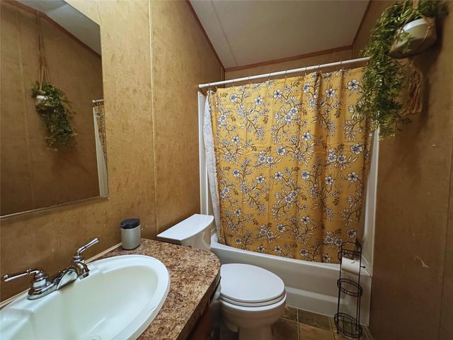 153 Tesoro WAY, Del Valle, TX 78617