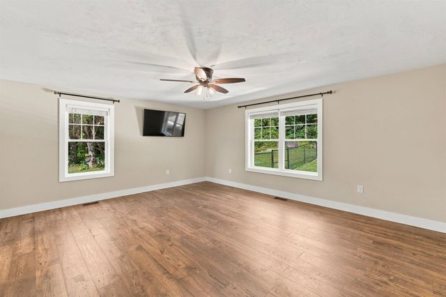 5 Chase Road, Londonderry, NH 03053
