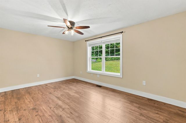 5 Chase Road, Londonderry, NH 03053