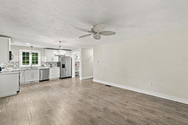 5 Chase Road, Londonderry, NH 03053
