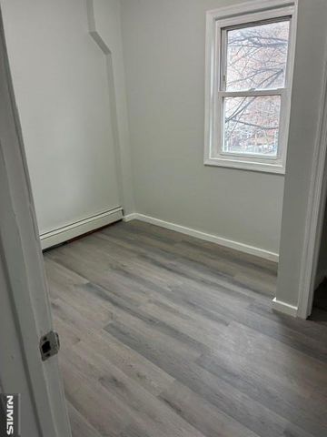 10 Mary, Paterson, NJ 07503