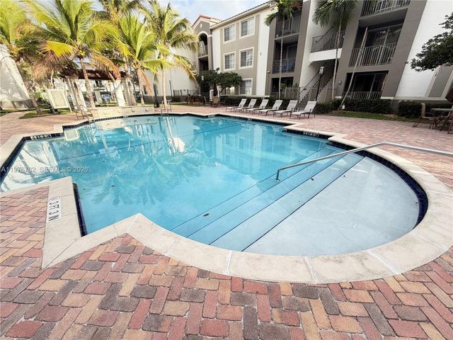 6851 SW 44th St 107, Miami, FL 33155