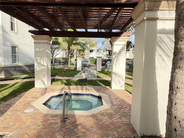 6851 SW 44th St 107, Miami, FL 33155