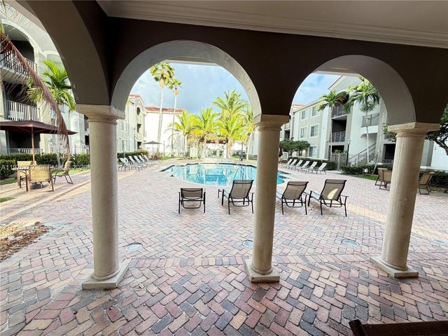 6851 SW 44th St 107, Miami, FL 33155