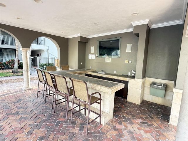 6851 SW 44th St 107, Miami, FL 33155