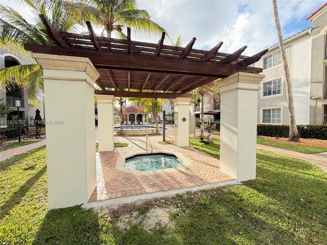 6851 SW 44th St 107, Miami, FL 33155