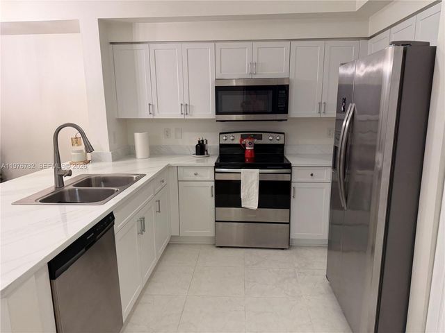 6851 SW 44th St 107, Miami, FL 33155