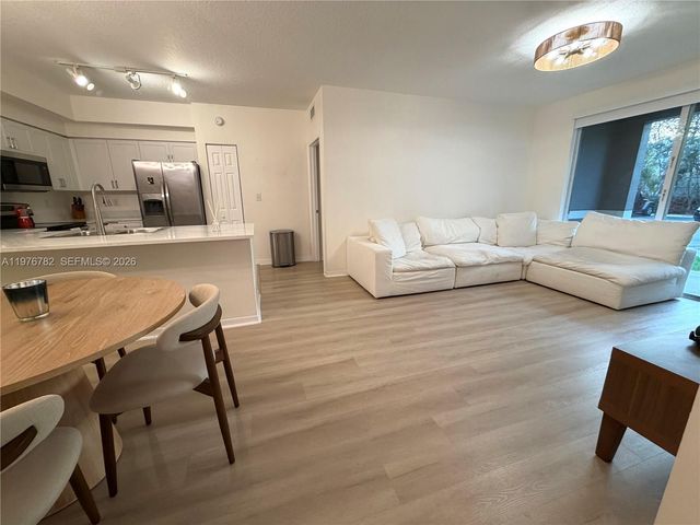 6851 SW 44th St 107, Miami, FL 33155