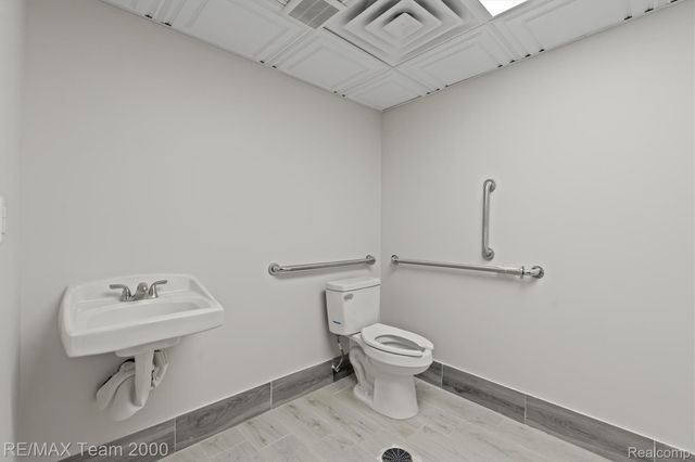 13530 Michigan Avenue B1, Dearborn, MI 48126