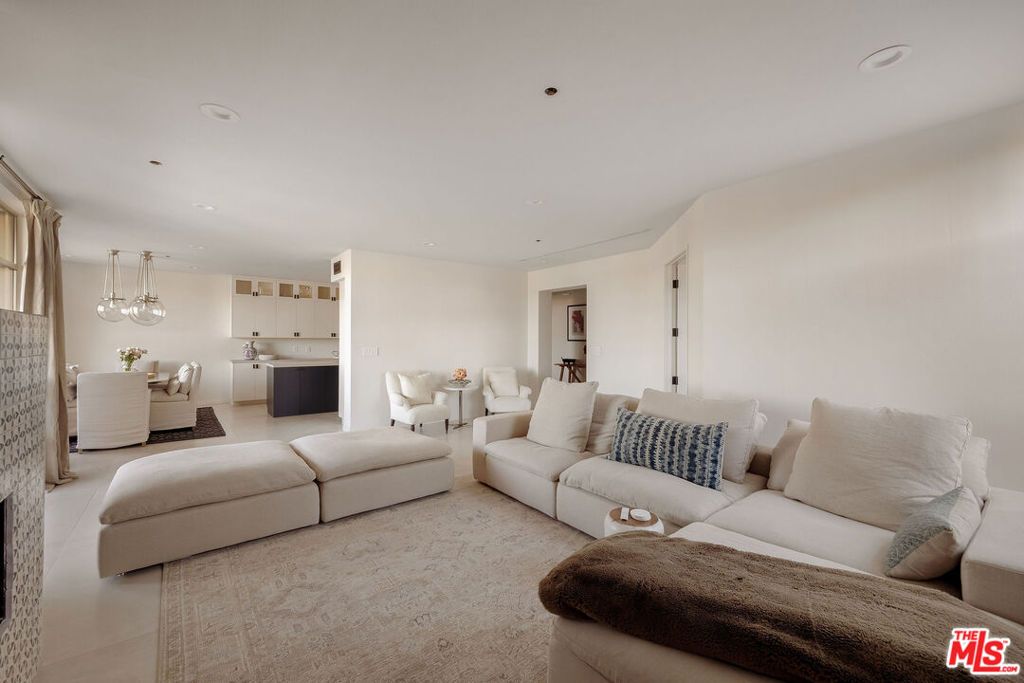 870 Haverford Avenue 303, Pacific Palisades, CA 90272 — photo 5