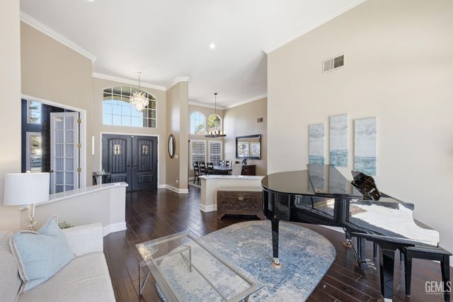 1409 Suffolk Street, Bakersfield, CA 93312