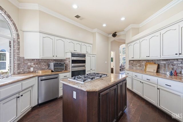 1409 Suffolk Street, Bakersfield, CA 93312