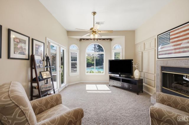 1409 Suffolk Street, Bakersfield, CA 93312