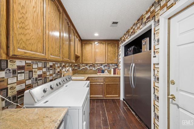 1409 Suffolk Street, Bakersfield, CA 93312