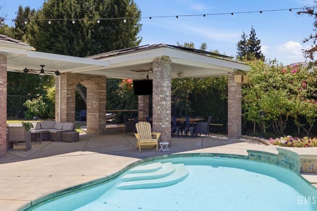 1409 Suffolk Street, Bakersfield, CA 93312