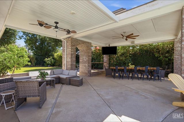 1409 Suffolk Street, Bakersfield, CA 93312